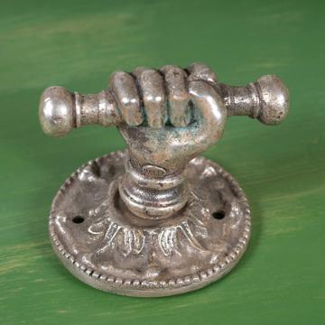 Poignée de porte Main en métal patiné, argent, avec rondelle  [2]