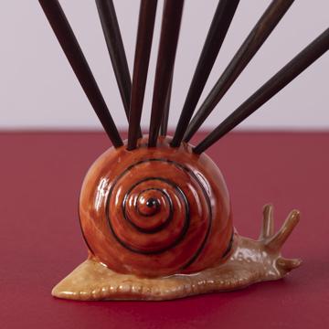 Porte pique Escargot en porcelaine, marron, ebène et or [2]