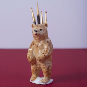 Porte pique Ours en porcelaine, beige, ebène et or [1]