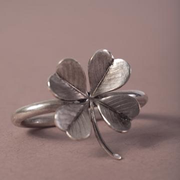 Ronds de serviette Feuilles en cuivre plaqué, argent, trèfle [1]