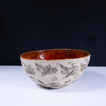 Bird salad bowl in sandstone