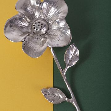 Salière fleur en métal argenté ou doré
