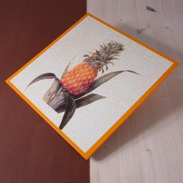 Ananas Place mat in Chromo on wood