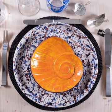 Table dressée avec les assiettes Drip et Nautile, multicolore, ensemble avec 7 couverts - modèle vague [4]