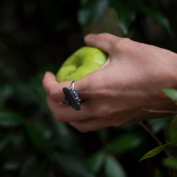 Les bagues Couture en argent massif et pierres naturelles, bleu foncé [2]