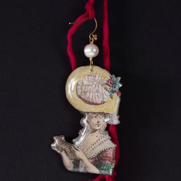 Boucles d'oreilles Marquises en découpage, jaune paille, oreille percée [2]