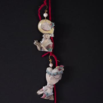 Boucles d'oreilles Marquises en découpage, jaune paille, oreille percée [1]