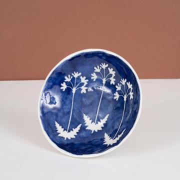 Coupelle Pochoir en porcelaine estampé, bleu foncé, fleur et feuille [1]