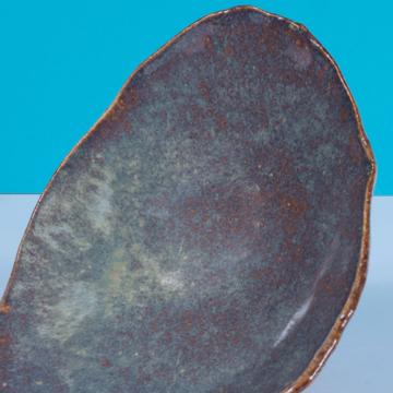 Bird bread dish in stamped sandstone, bronze [2]