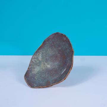 Bird bread dish in stamped sandstone, bronze [1]