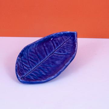 Lemon leaf in earthenware