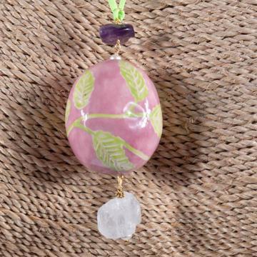 Pendentif Oeuf en faïence et soie, rose clair [3]