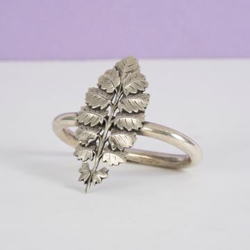 Leaves napkin rings in plated copper, silver, fern [1]